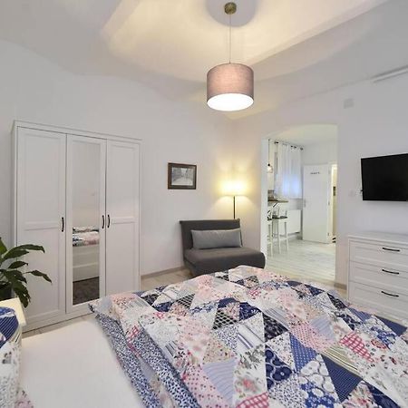 Petit Main Square Apartment Zagreb Exterior photo